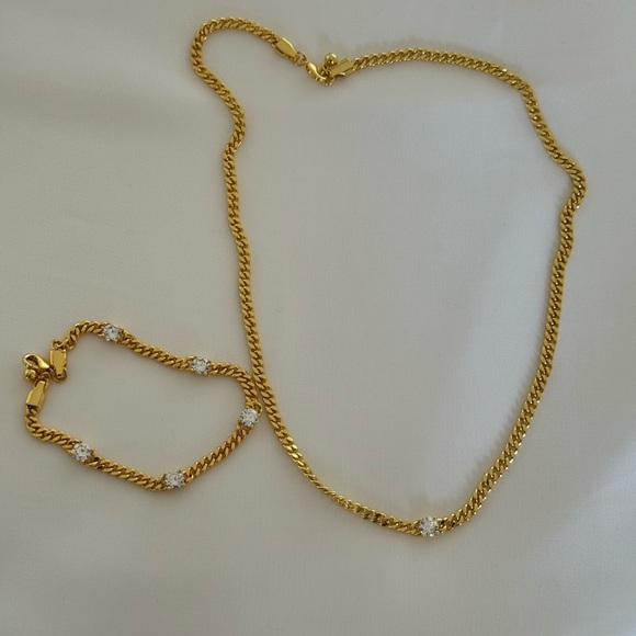 Elegant Gold and Silver Women's Jewelry Set - Picture 2 of 7